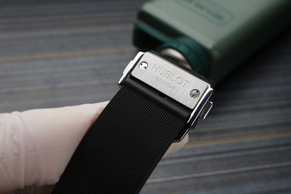 ウブロコピー時計着用イメージ